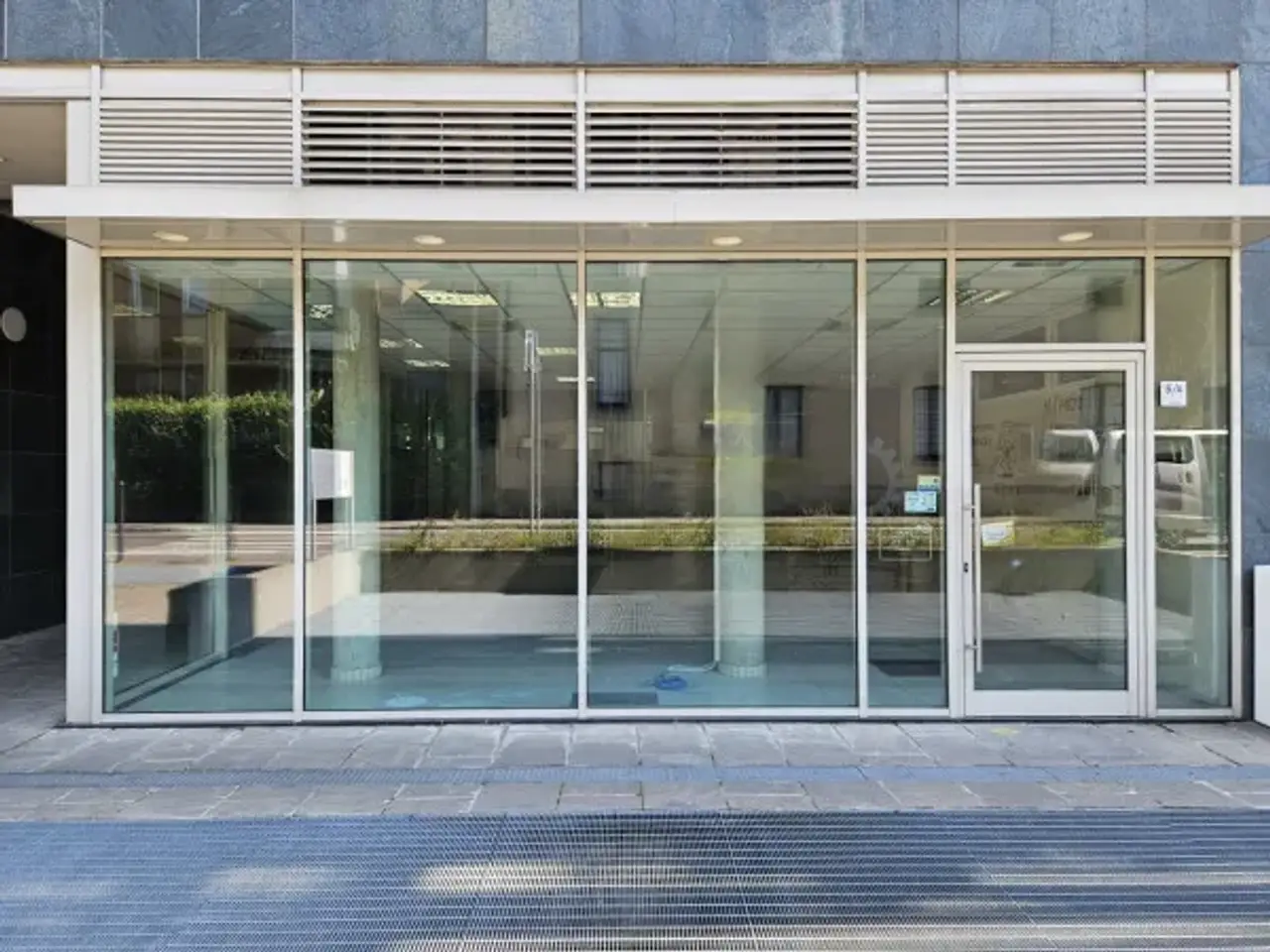 Negozio in Via Medaglia d'Oro Giulio Setti 5, Treviglio, {3} - Foto 1