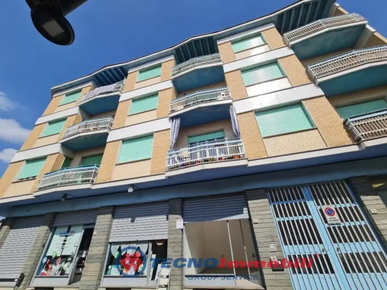 Negozio in Via Guibert, Caselle Torinese, {3} - Foto 1