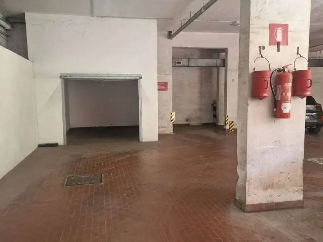 Parcheggio chiuso in Via Carlo Perrier, Roma, {3} - Foto 2