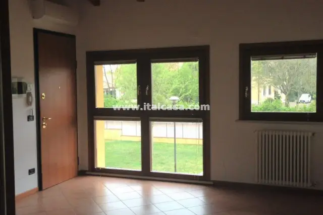 4-room flat in Via del Correggio, Curtatone - Photo 1