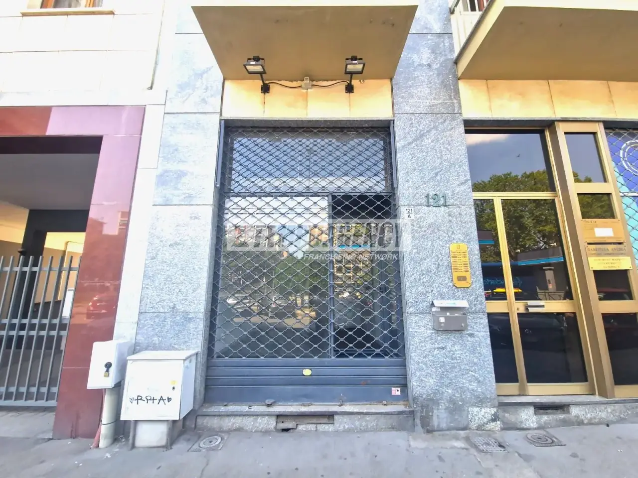 Negozio in Largo Tirreno 121, Torino, {3} - Foto 1