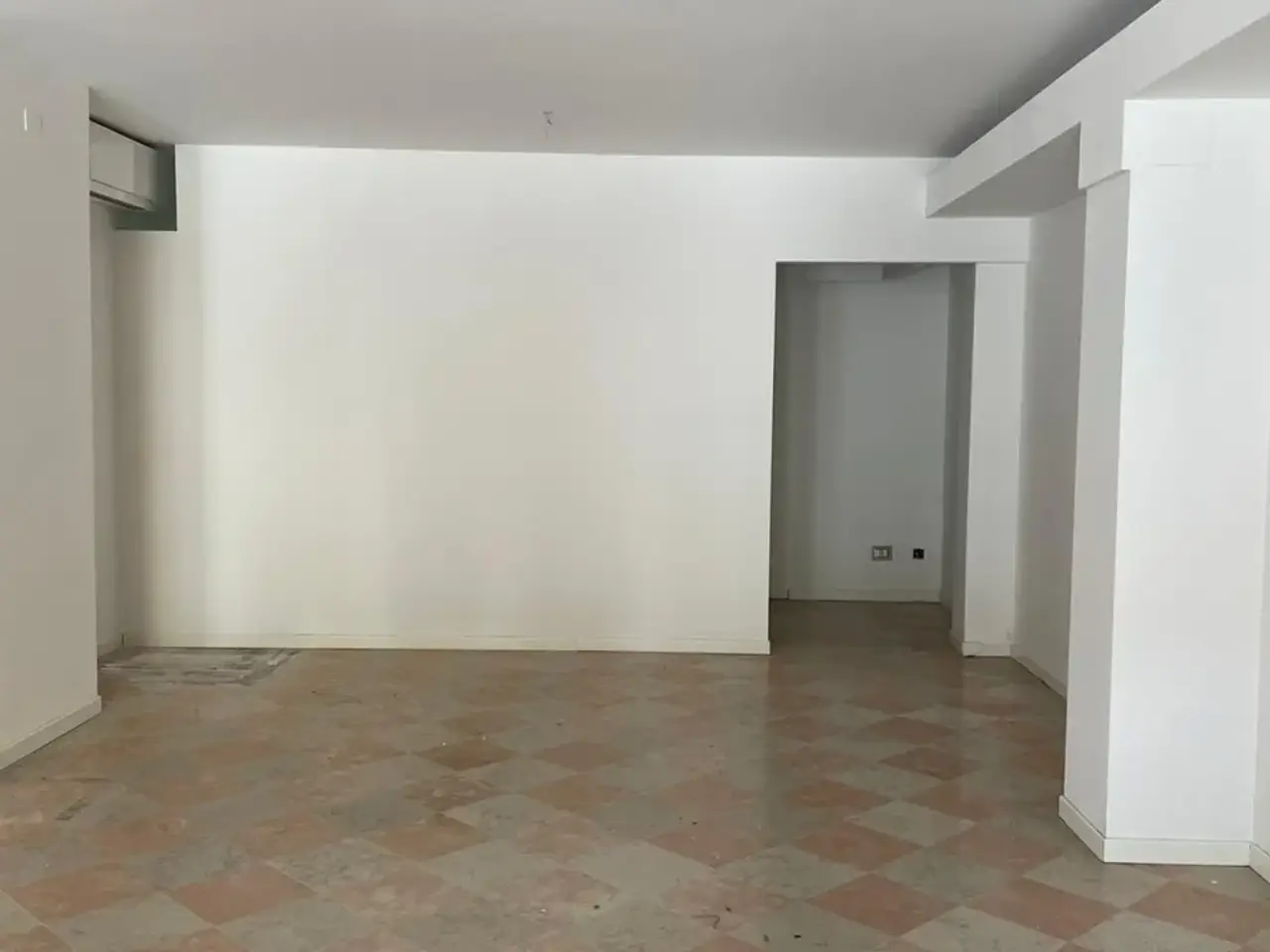 Negozio in Piazza Giorgione, Castelfranco Veneto, {3} - Foto 1