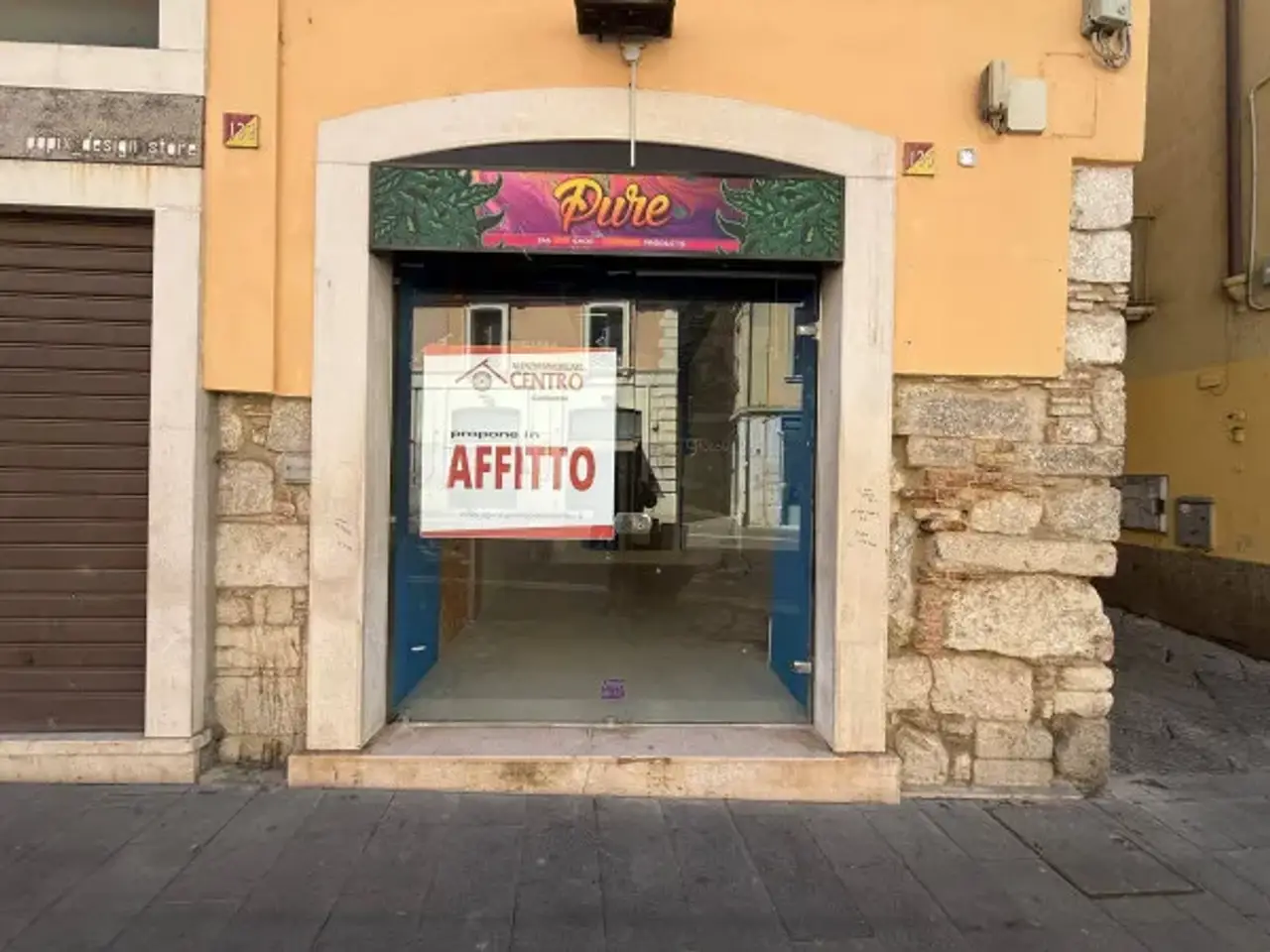 Negozio in Corso Giuseppe Garibaldi, Benevento, {3} - Foto 2