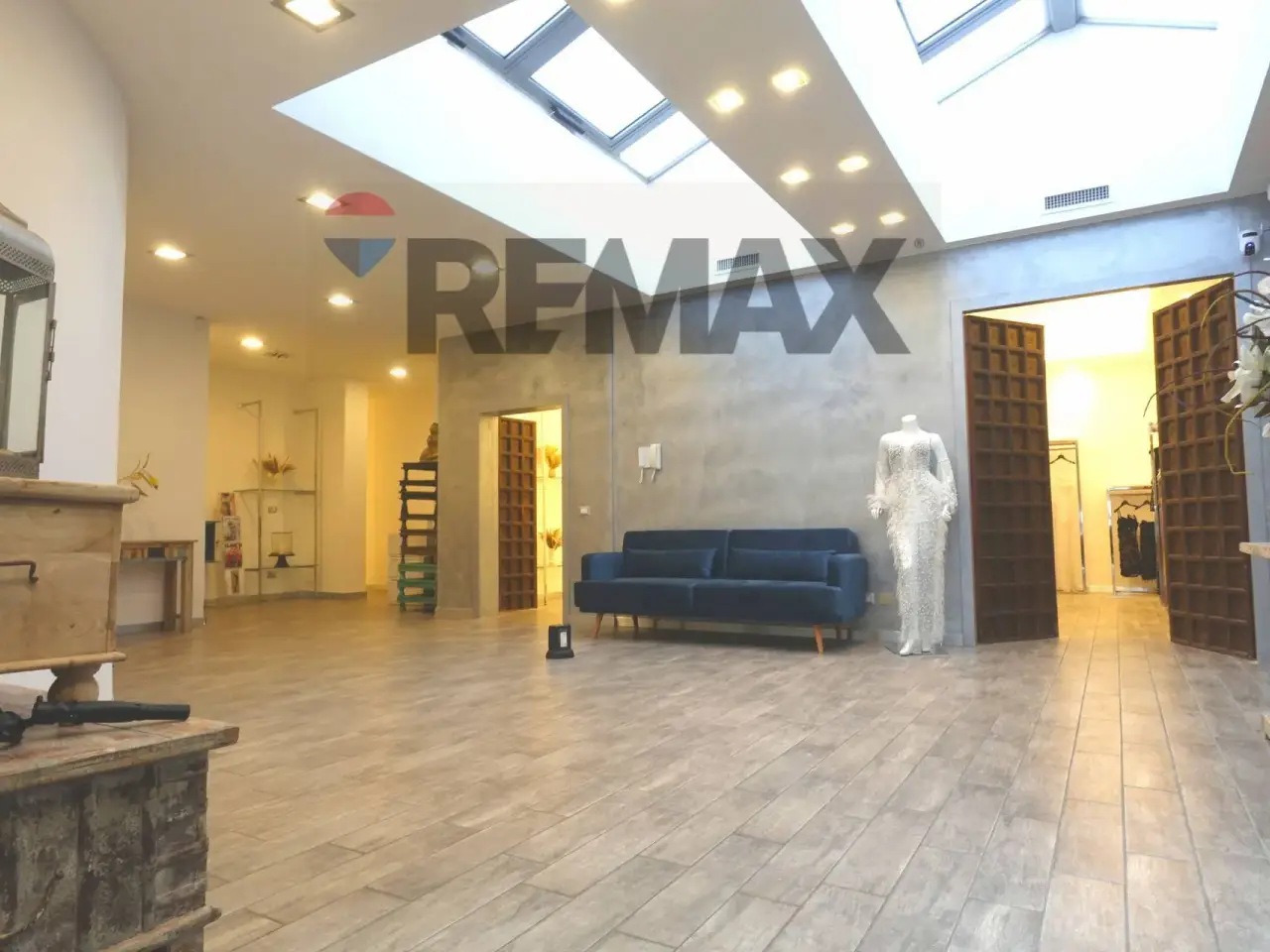 Showroom in Via Mauro Macchi 42, Milano, {3} - Foto 1