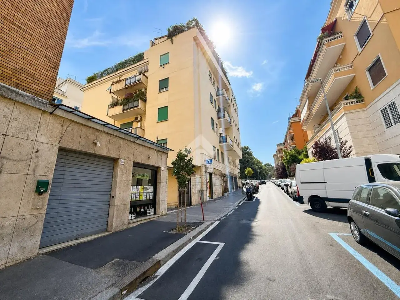 Negozio in Via Lago di Lesina 16, Roma, {3} - Foto 2