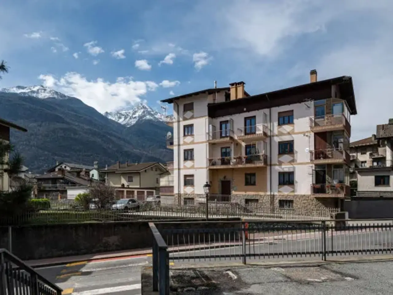 Negozio in Via Robert Pellissier 17a, Chatillon, {3} - Foto 1