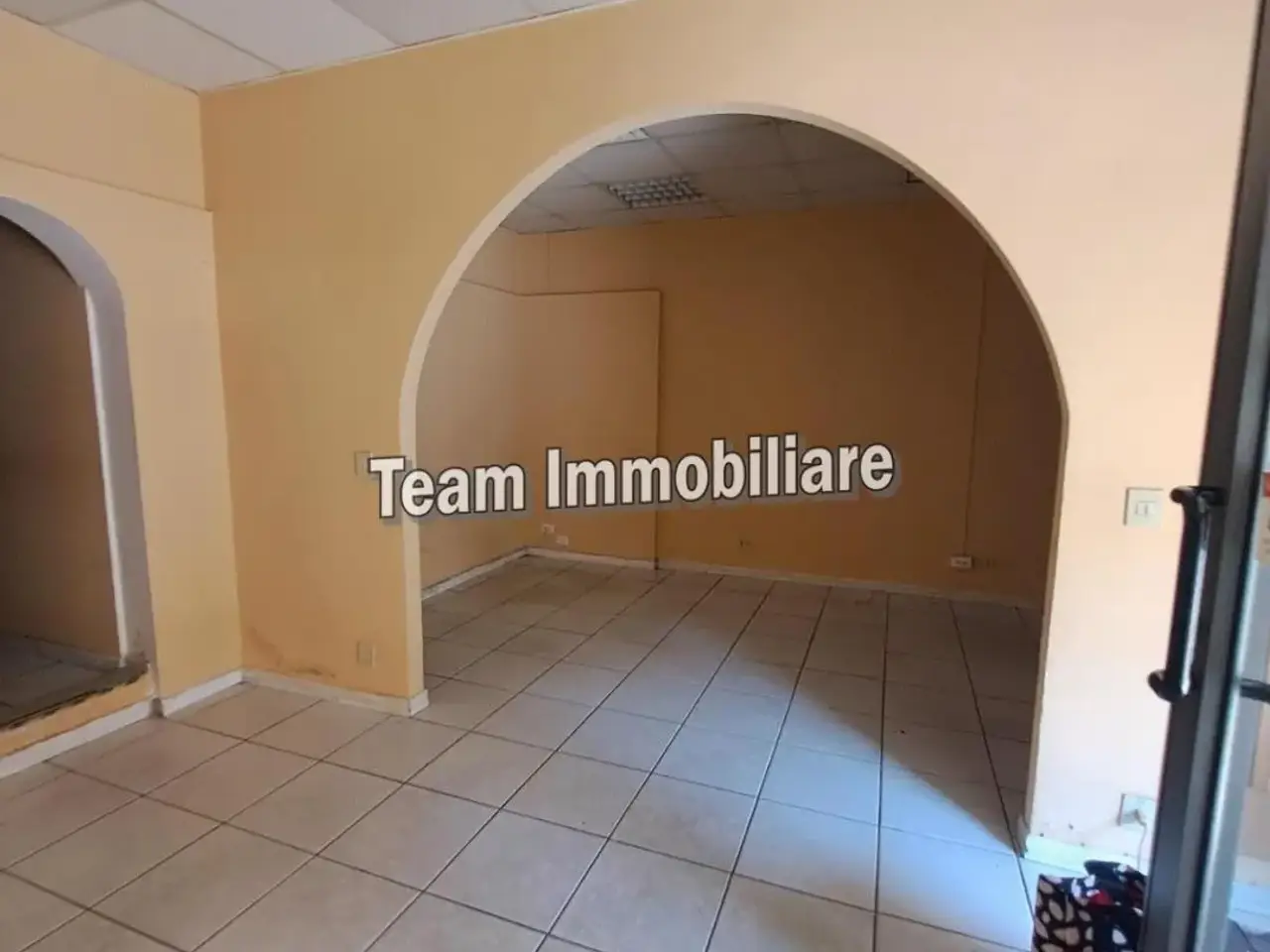Locale commerciale in , Livorno, {3} - Foto 1