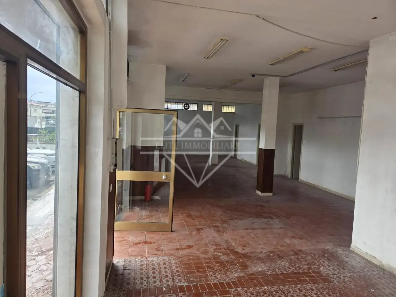 Locale commerciale in , Carrara, {3} - Foto 2