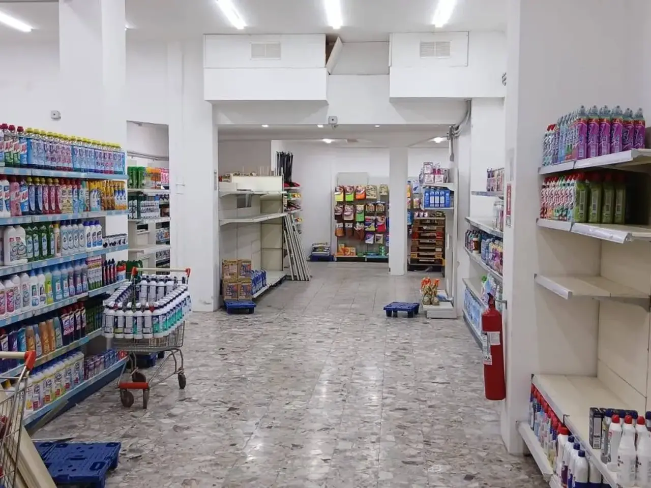 Locale commerciale in Via Vincenzo Pupino 3 Taranto, Taranto, {3} - Foto 2