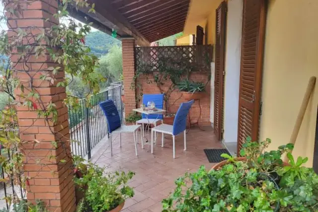 4-room flat in Via Sant'Ippolito, Vernio - Photo 1