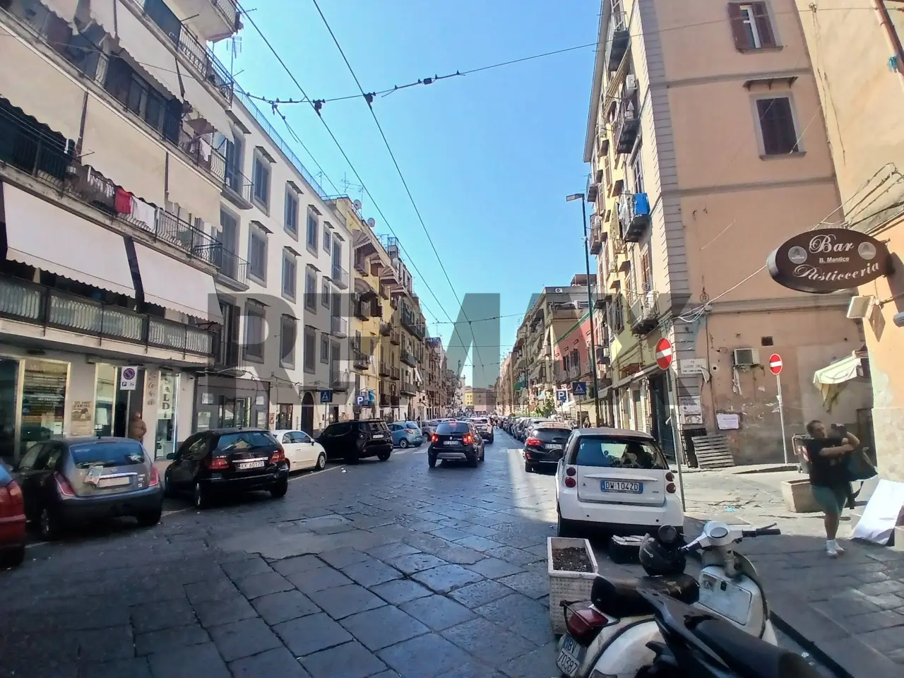 Negozio in Via Santi Giovanni E Paolo 139, Napoli, {3} - Foto 1