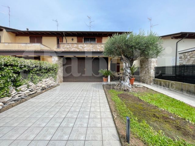 Villa a schiera in Via Aldo Moro  49/d, Castelcovati - Foto 1