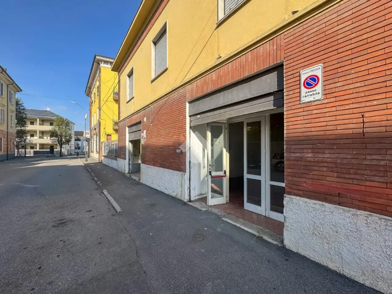 Negozio in Via Giuseppe Cortesi 4, Piacenza, {3} - Foto 1