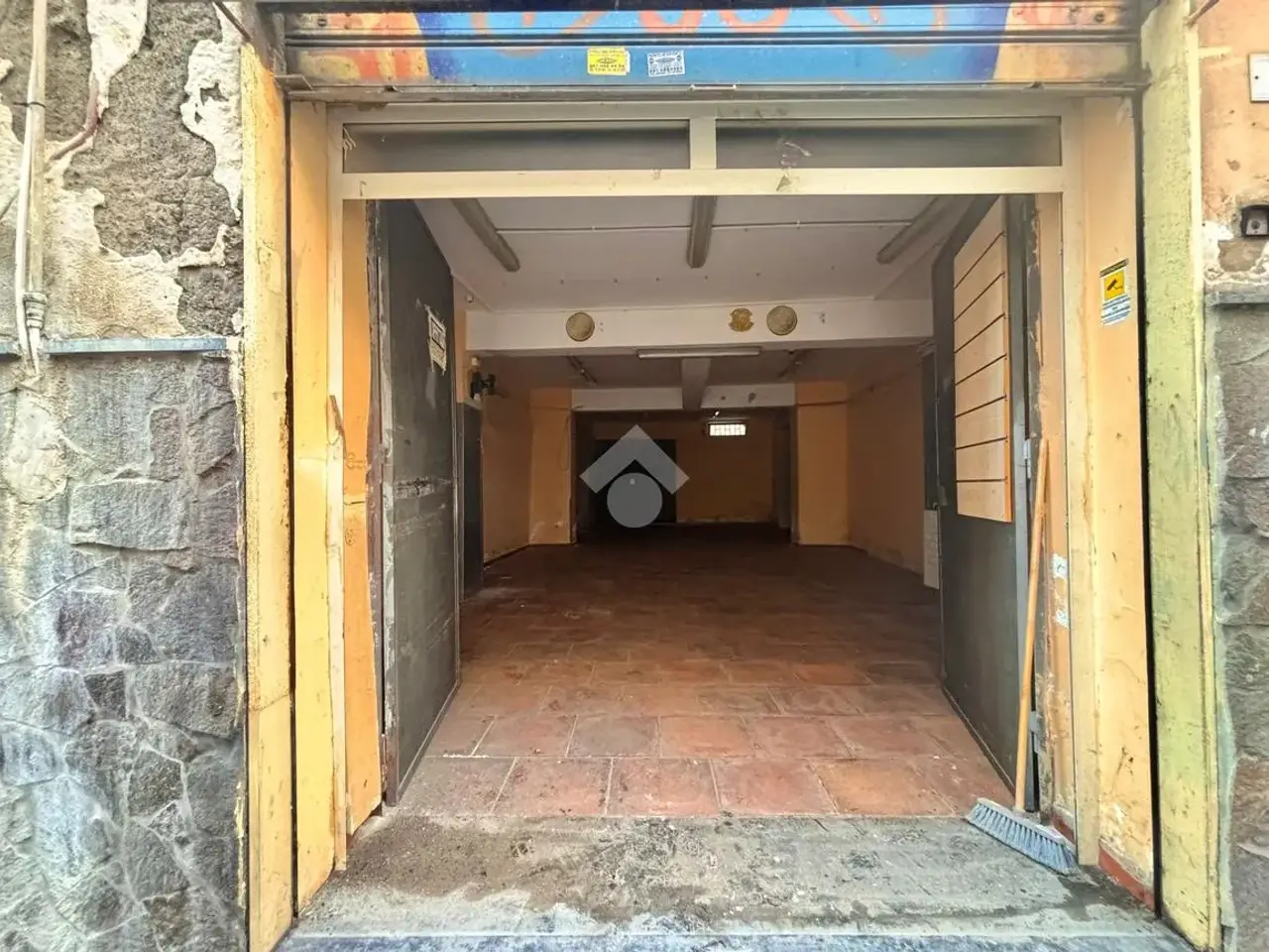Negozio in Via Gaetano De Bottis 12, Torre Del Greco, {3} - Foto 1