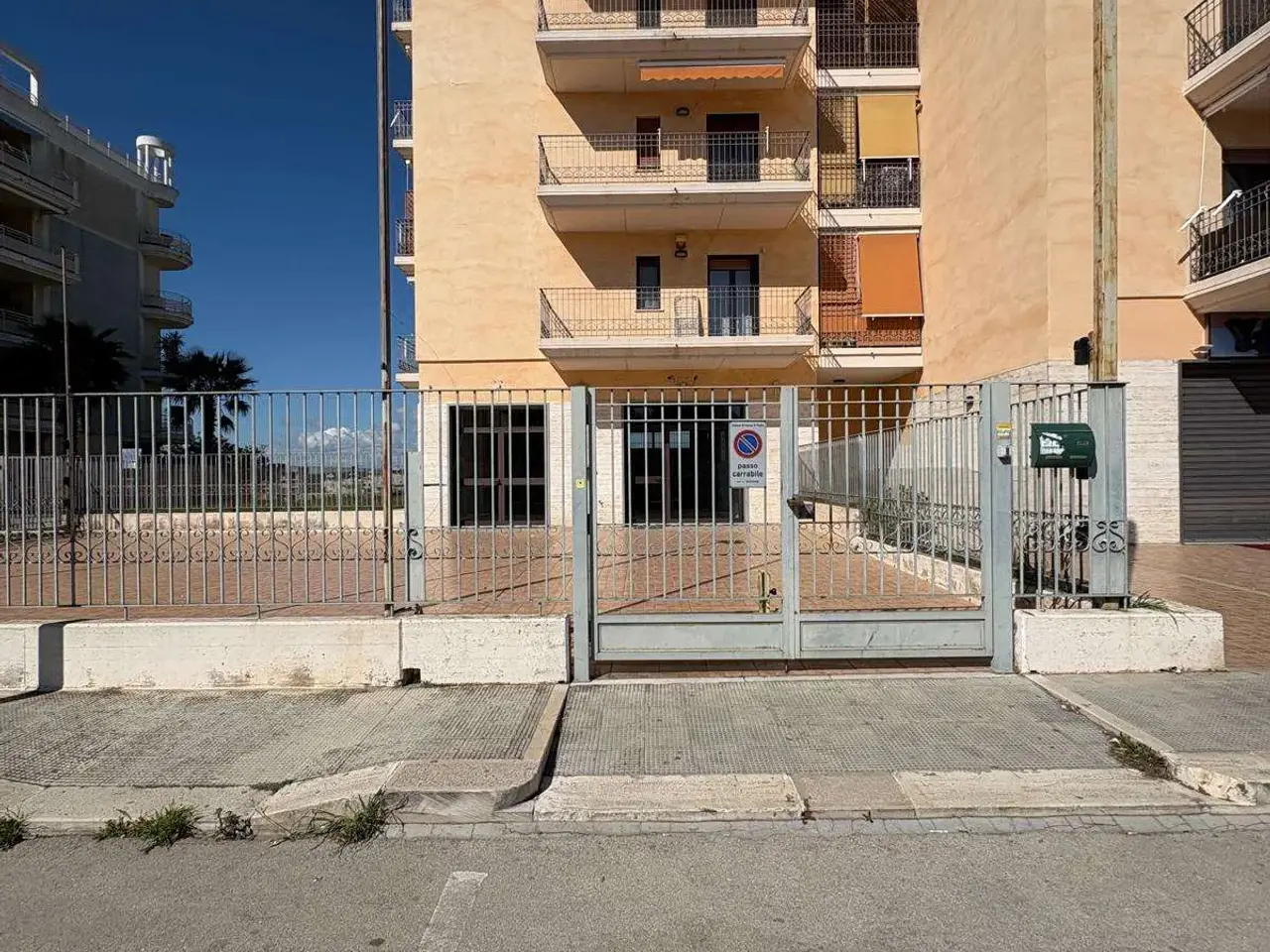 Negozio in , Canosa Di Puglia, {3} - Foto 1