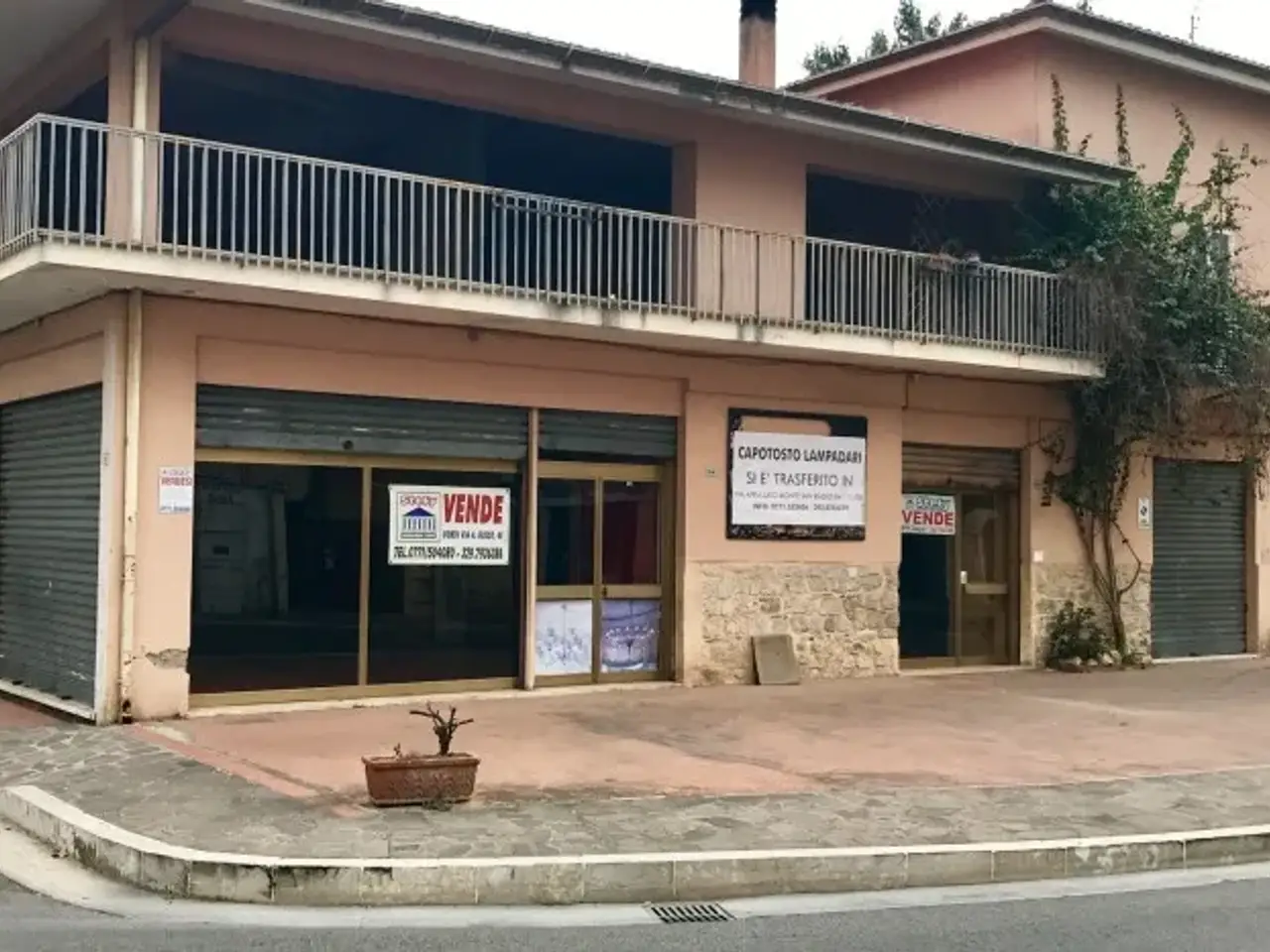 Locale commerciale in Via dei Latini, Fondi, Centro, Fondi, {3} - Foto 1