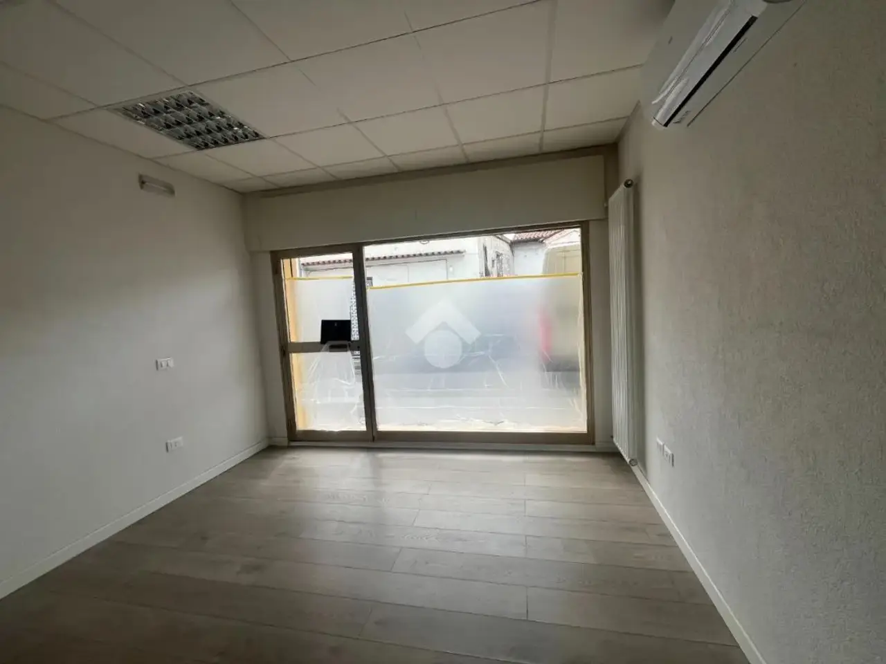Negozio in Strada Travettore 123, Bassano Del Grappa, {3} - Foto 1