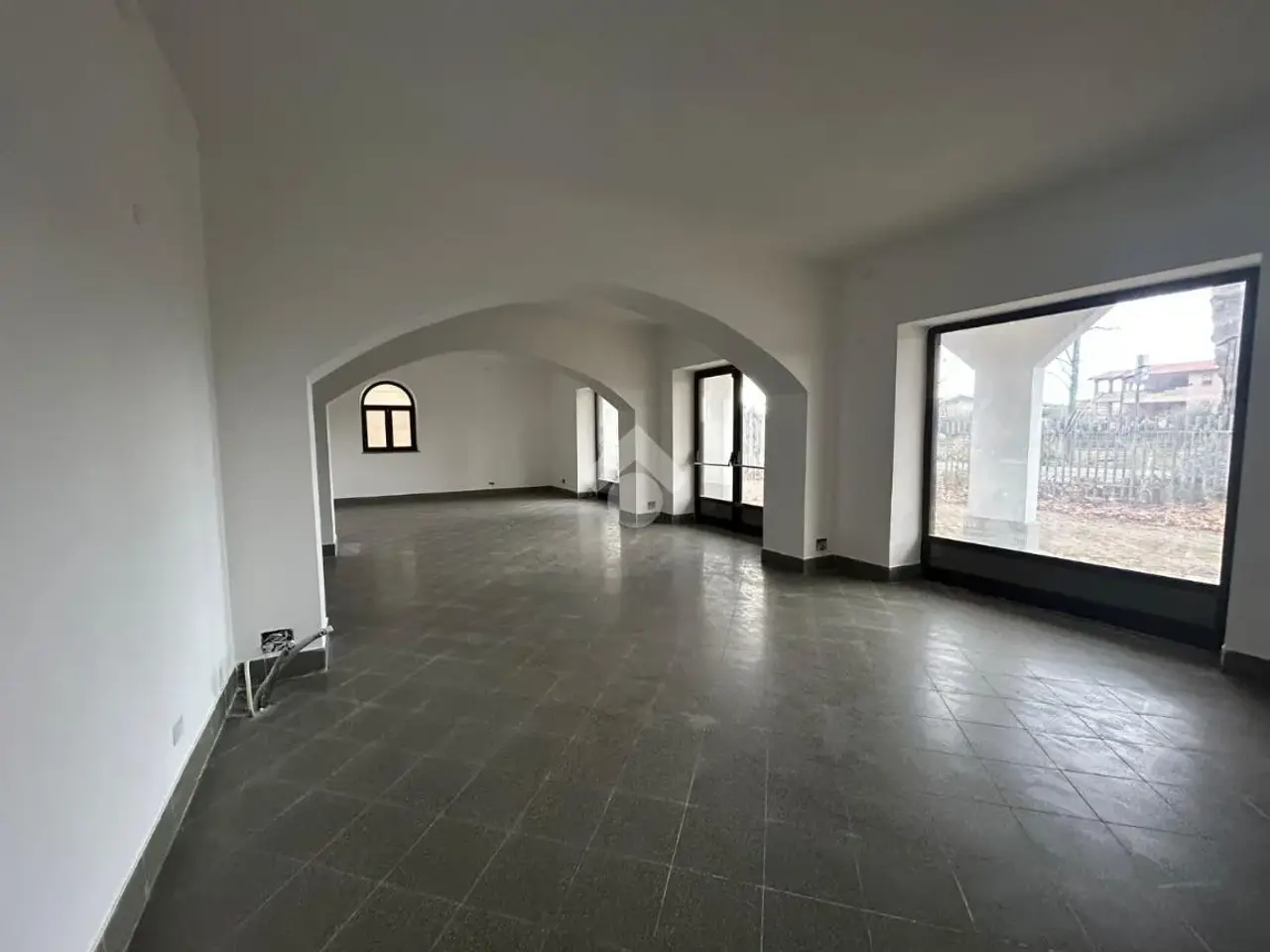 Negozio in Via Nettunense 375, Aprilia, {3} - Foto 1