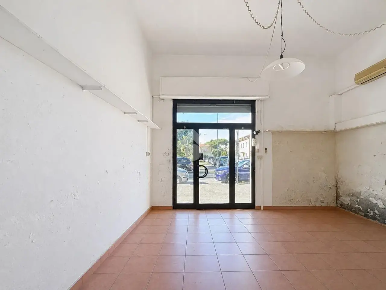 Negozio in Piazza Leonetto Cappiello 8, Livorno, {3} - Foto 2