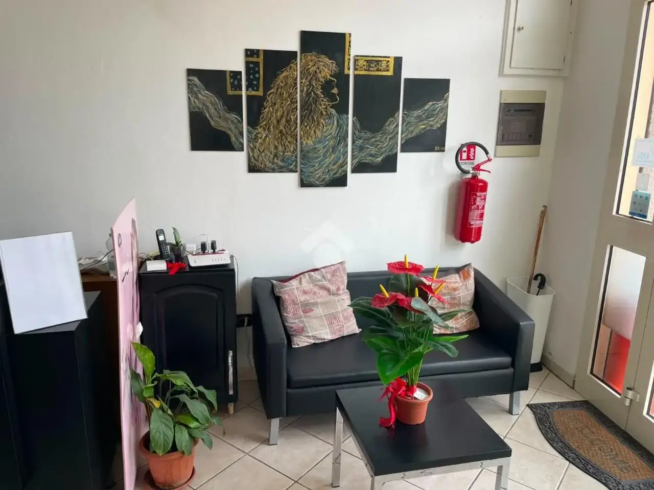 Negozio in Via del Canneto 29, Cagliari, {3} - Foto 1