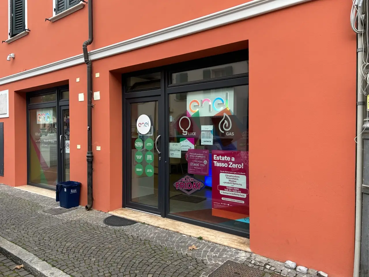 Negozio in Via Malagodi 41, Cento, {3} - Foto 1