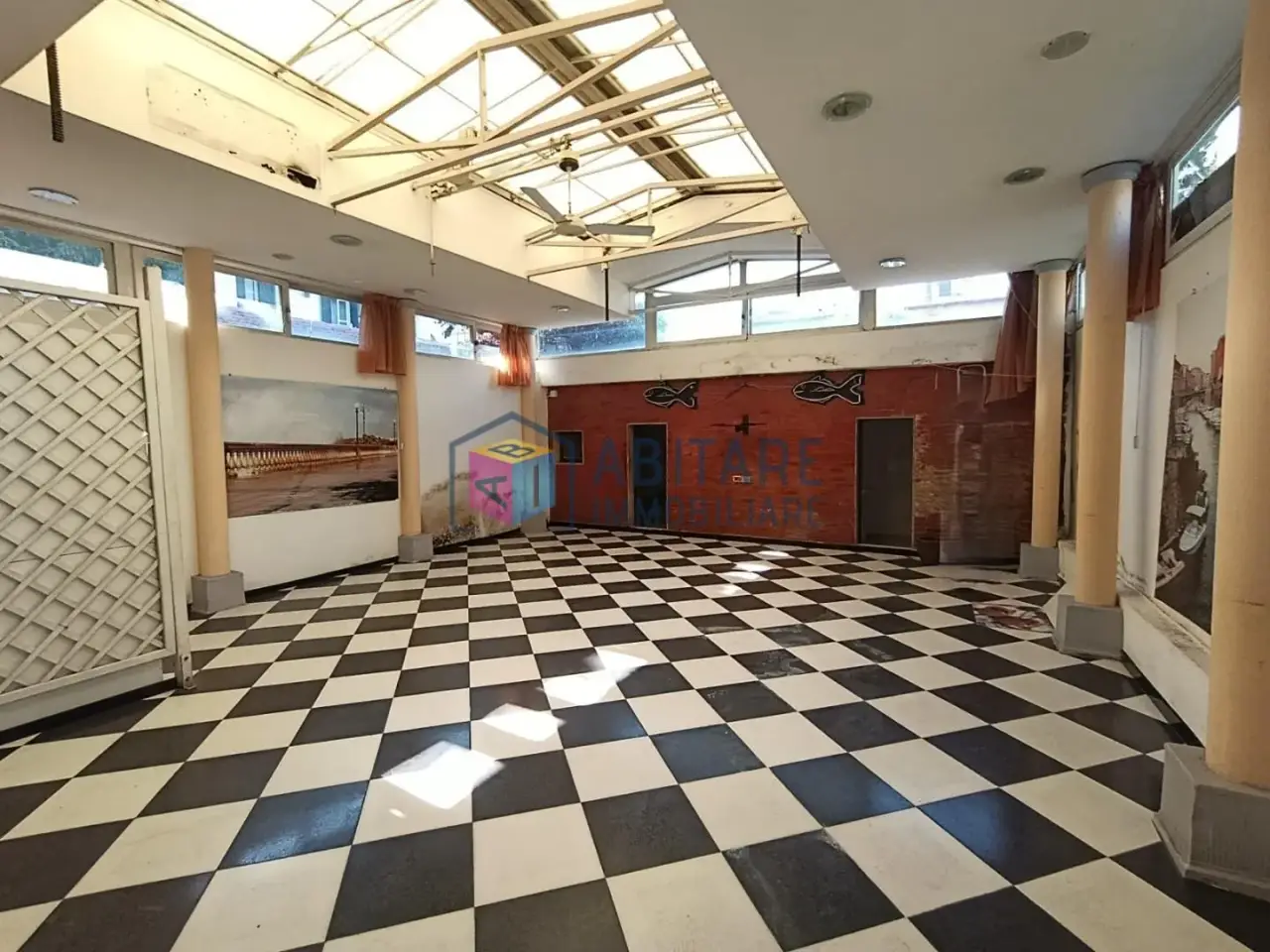 Locale commerciale in , Livorno, {3} - Foto 1
