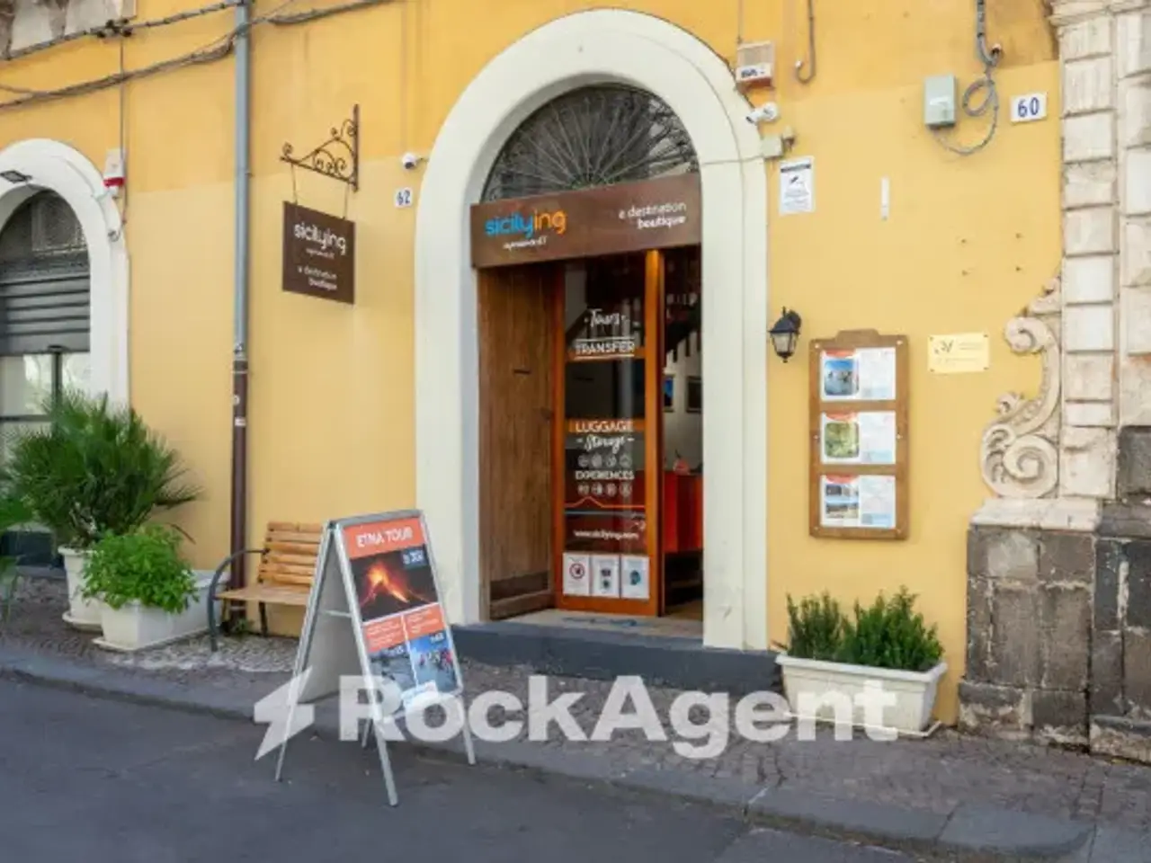 Negozio in Via Crociferi 62, Catania, {3} - Foto 1