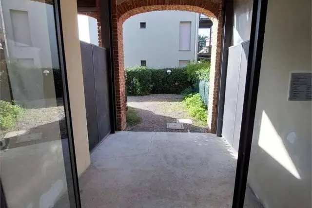 Quadrilocale in Viale  Como, 10, Lomazzo - Foto 1