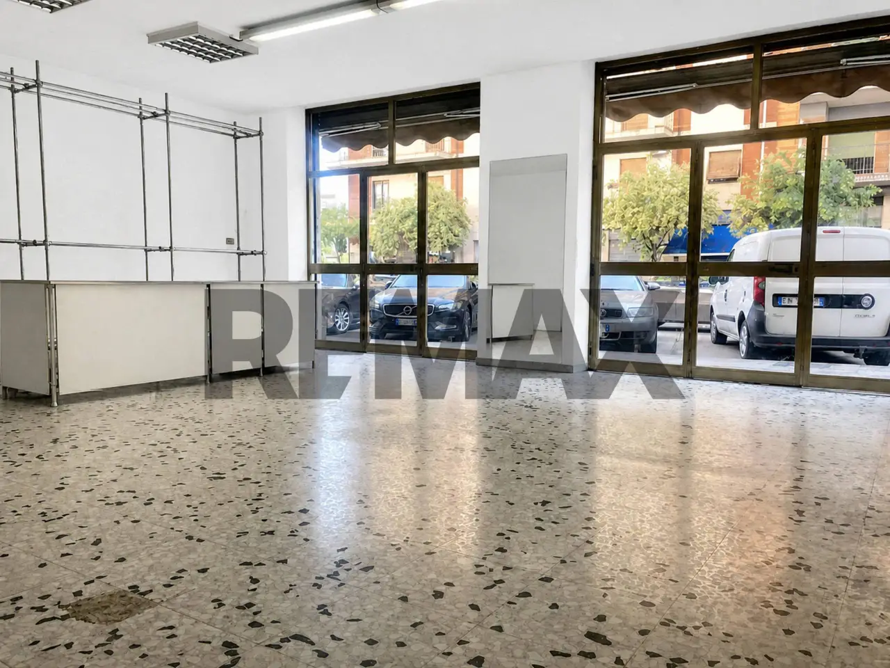 Negozio in Viale delle Medaglie d\'Oro 77/79, Cosenza, {3} - Foto 1