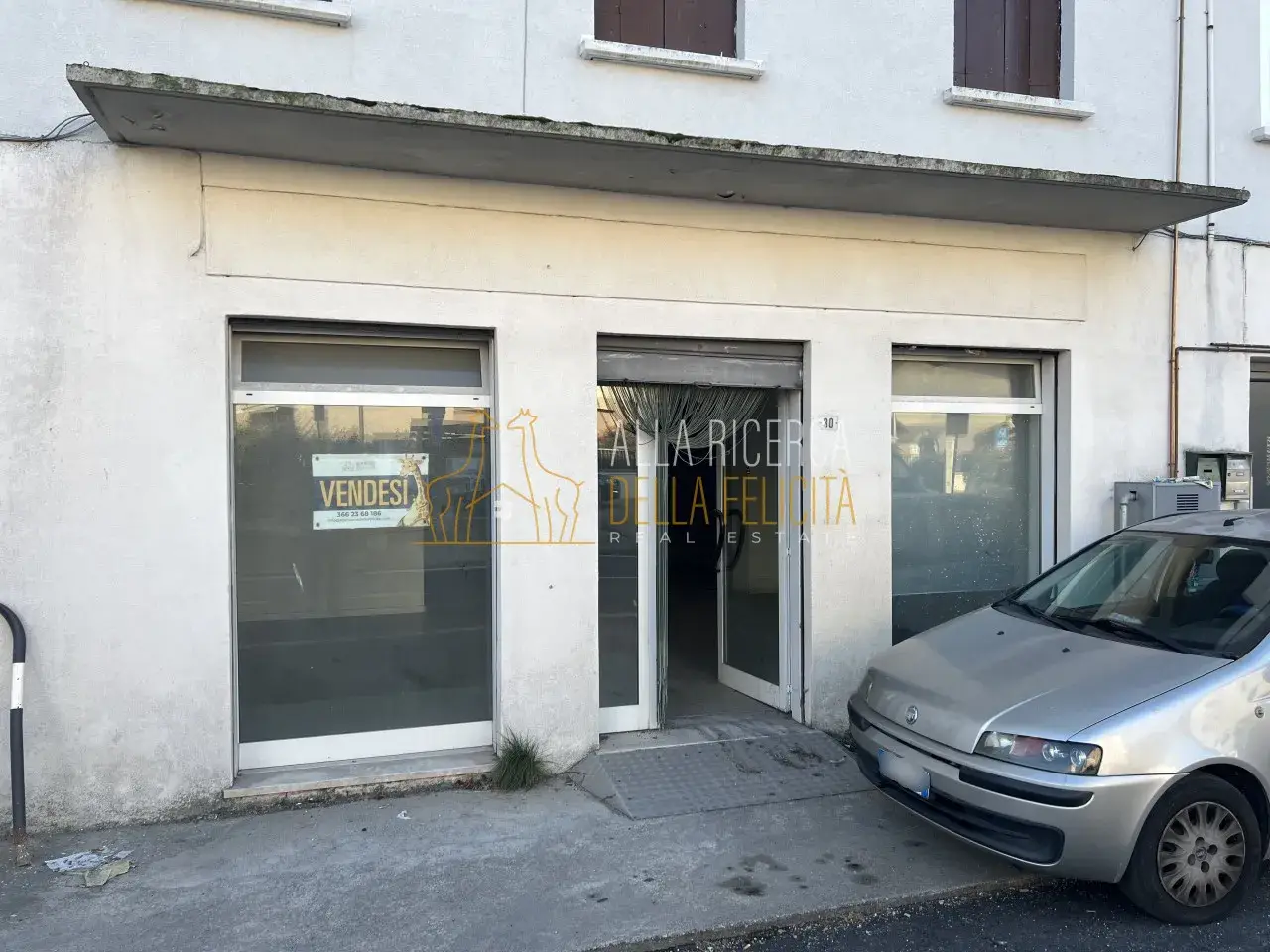 Negozio in Via Galileo Galilei 25, Torrebelvicino, {3} - Foto 1