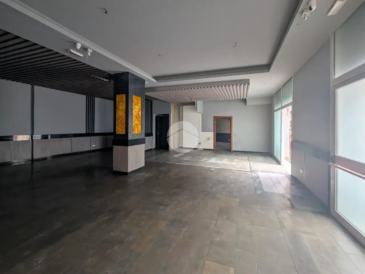 Negozio in Via Pietro Fortunato Calvi 34, Mantova, {3} - Foto 2