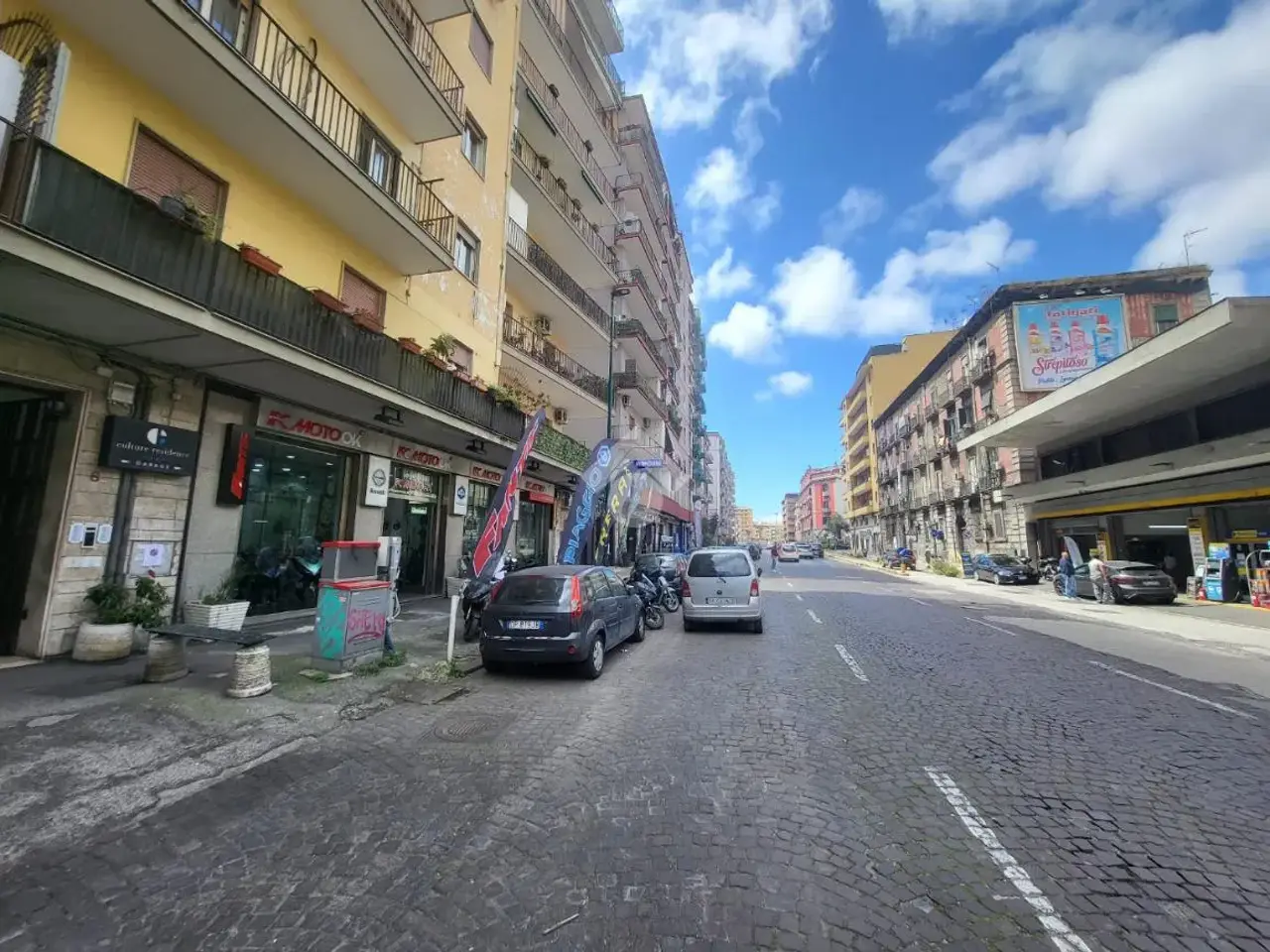 Negozio in Via Caio Duilio 4, Napoli, {3} - Foto 2