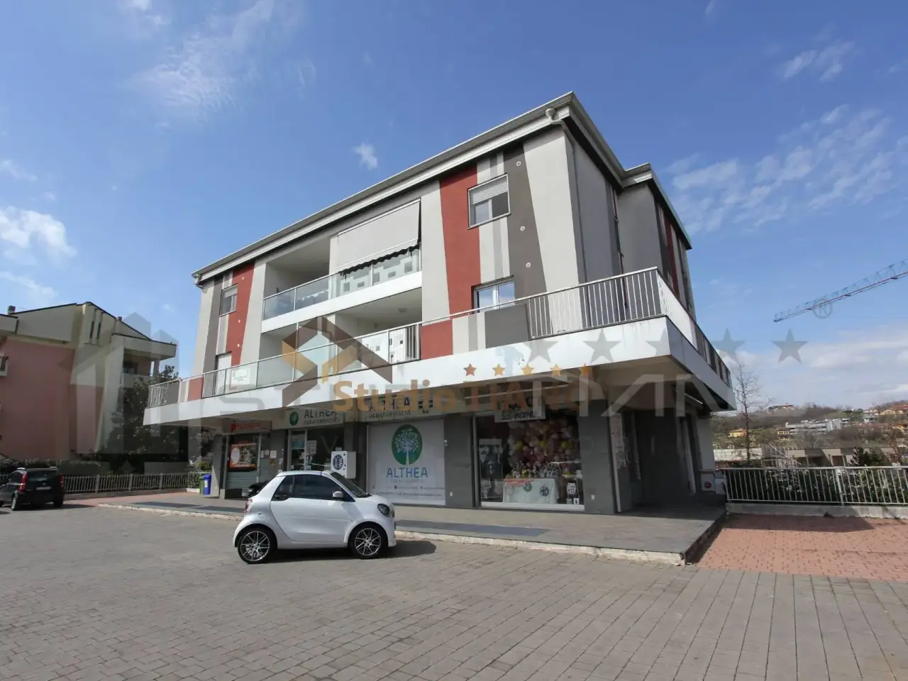 Negozio in Via Giorgio De Chirico 137, Rende, {3} - Foto 1
