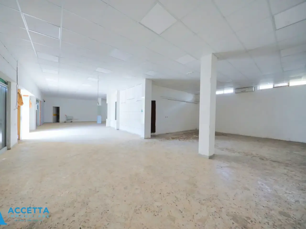 Negozio in Corso Vittorio Emanuele II 11, Taranto, {3} - Foto 1