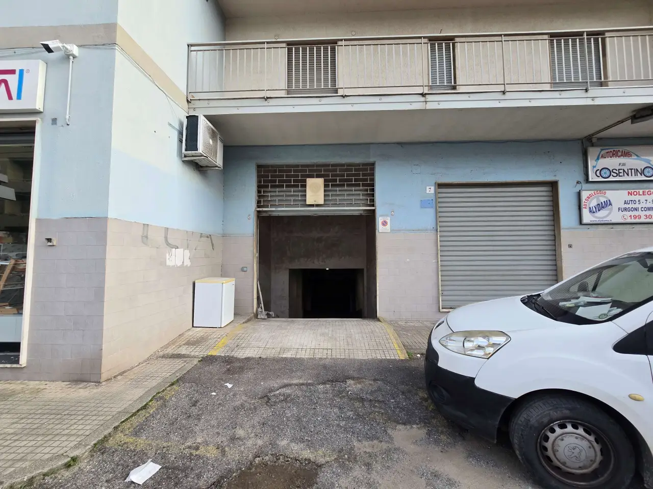 Locale commerciale in Via Lido Squillace 5, Catanzaro, {3} - Foto 1