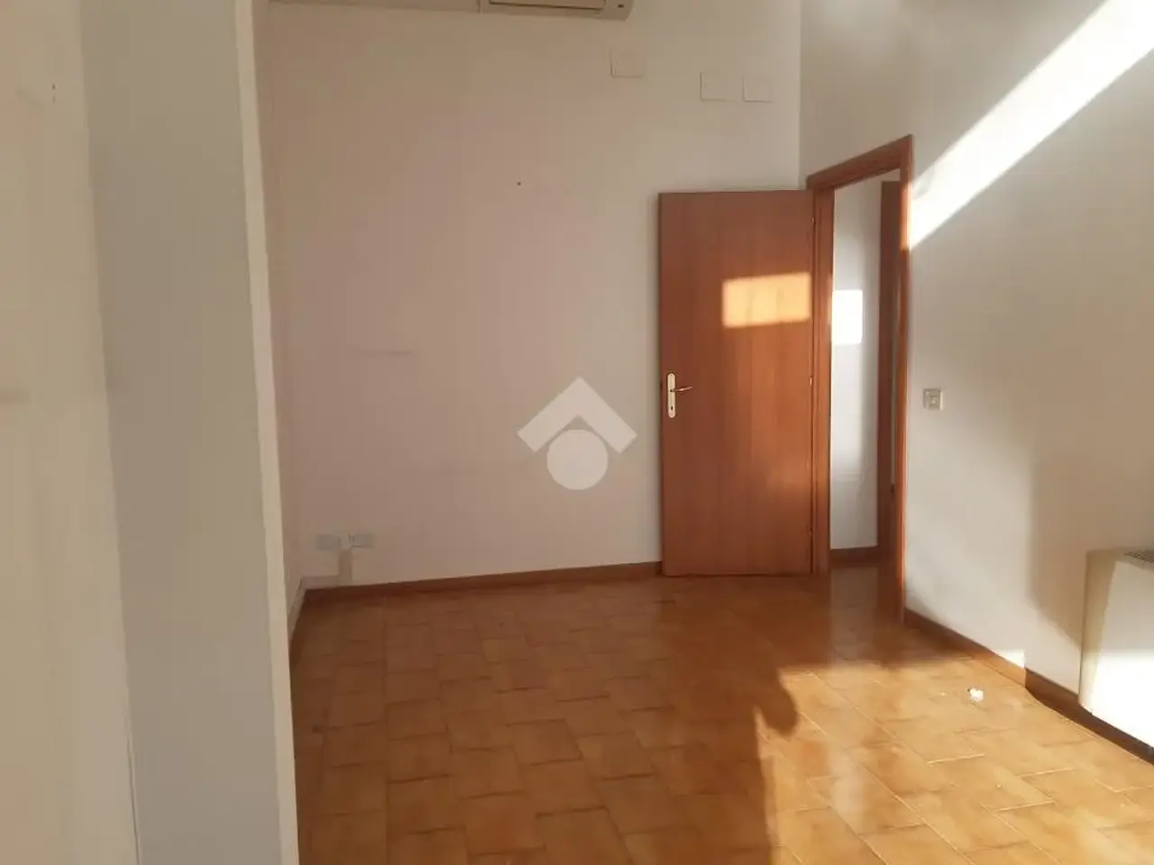 Negozio in Via Toscanini 00, Pesaro, {3} - Foto 1