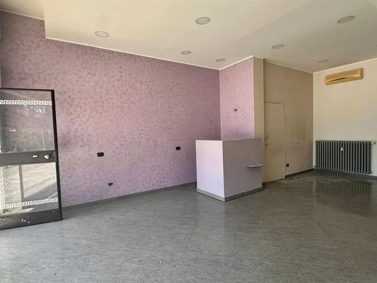 Locale commerciale in , Caronno Pertusella, {3} - Foto 1