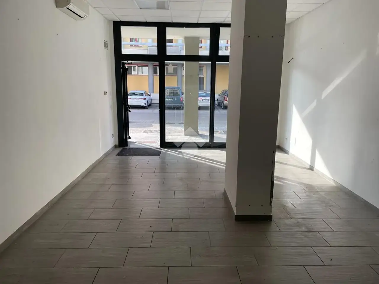 Negozio in Piazza XXV Aprile 3, Cadelbosco Di Sopra, {3} - Foto 2