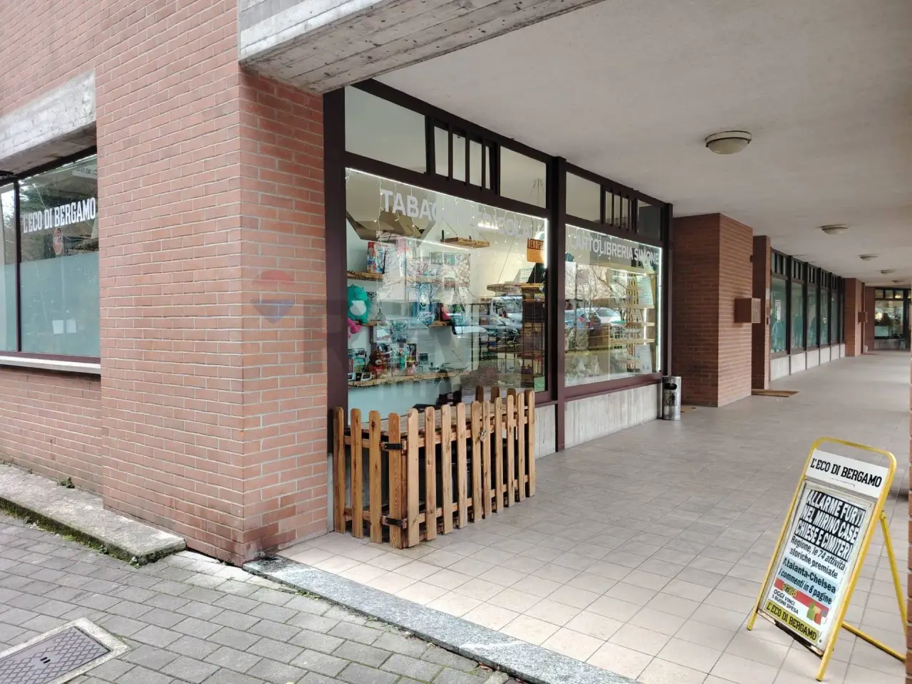 Esercizio commerciale in Via Paleocapa 47, Alzano Lombardo, {3} - Foto 1