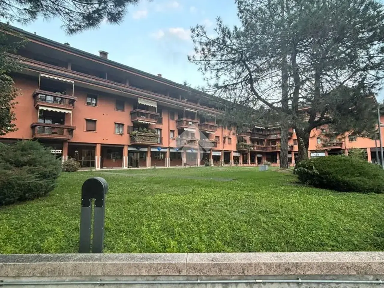 Negozio in Largo 24 Marzo 6, San Vittore Olona, {3} - Foto 1