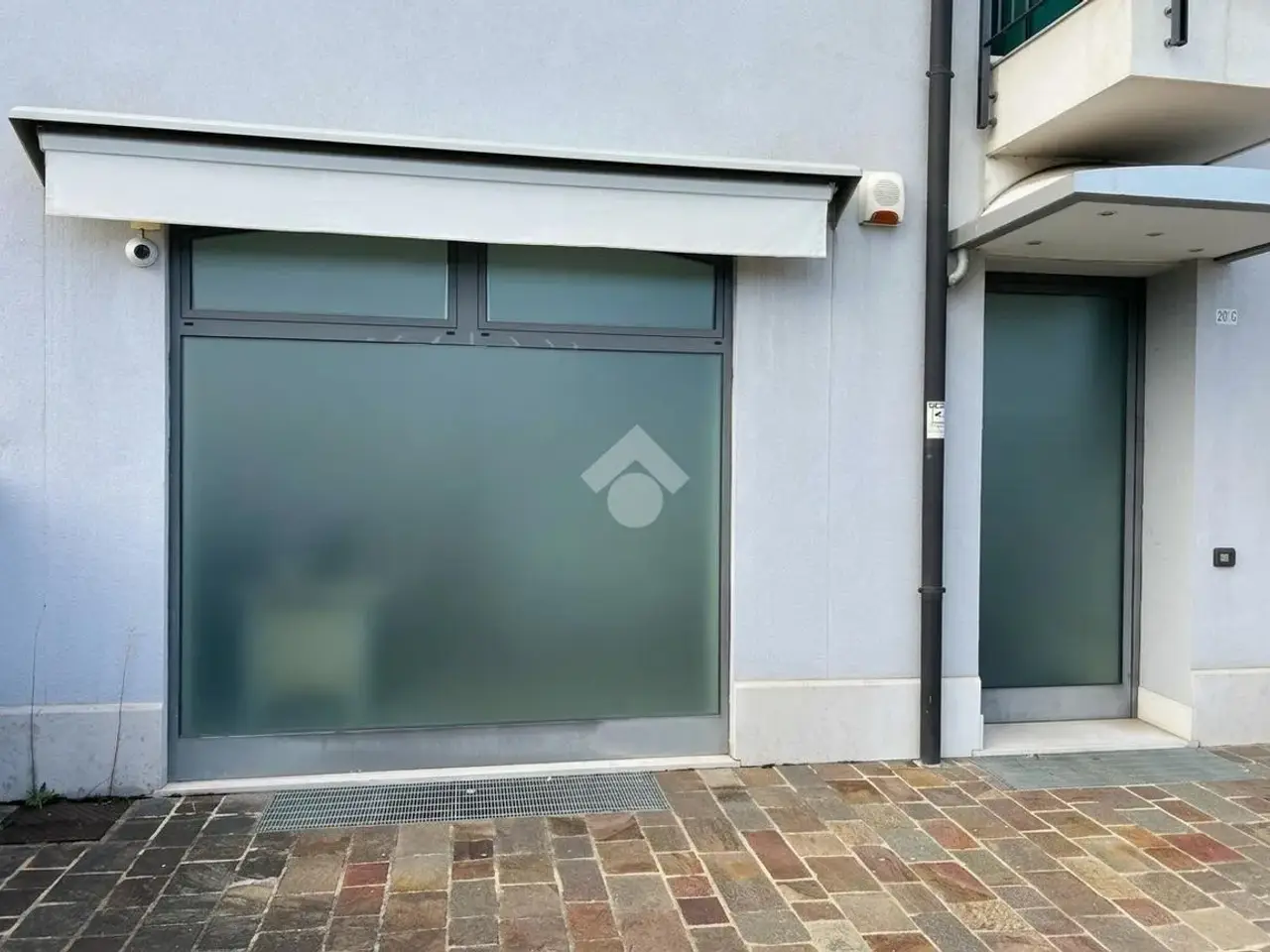 Negozio in Via delle Piscine 20, Montebelluna, {3} - Foto 2