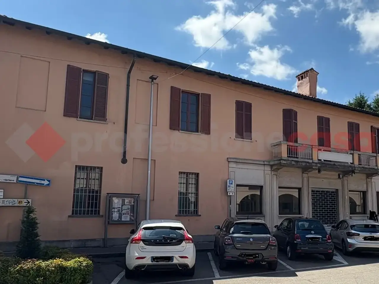 Negozio in Piazza San Cornelio E Cipriano 3, Cerro Maggiore, {3} - Foto 1