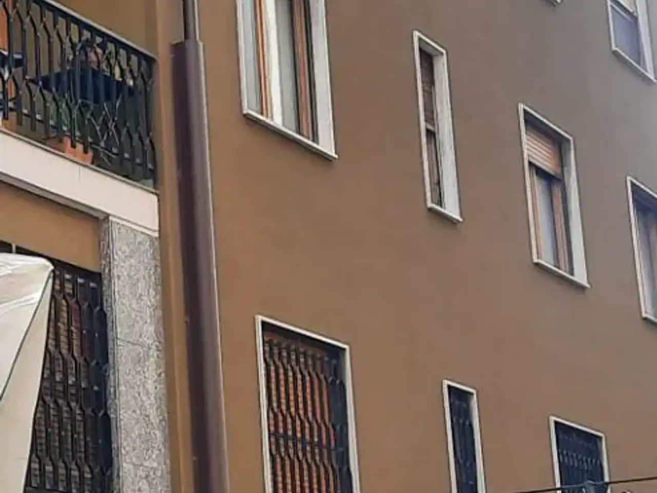 Magazzino in Via Stresa 15, Milano, {3} - Foto 1