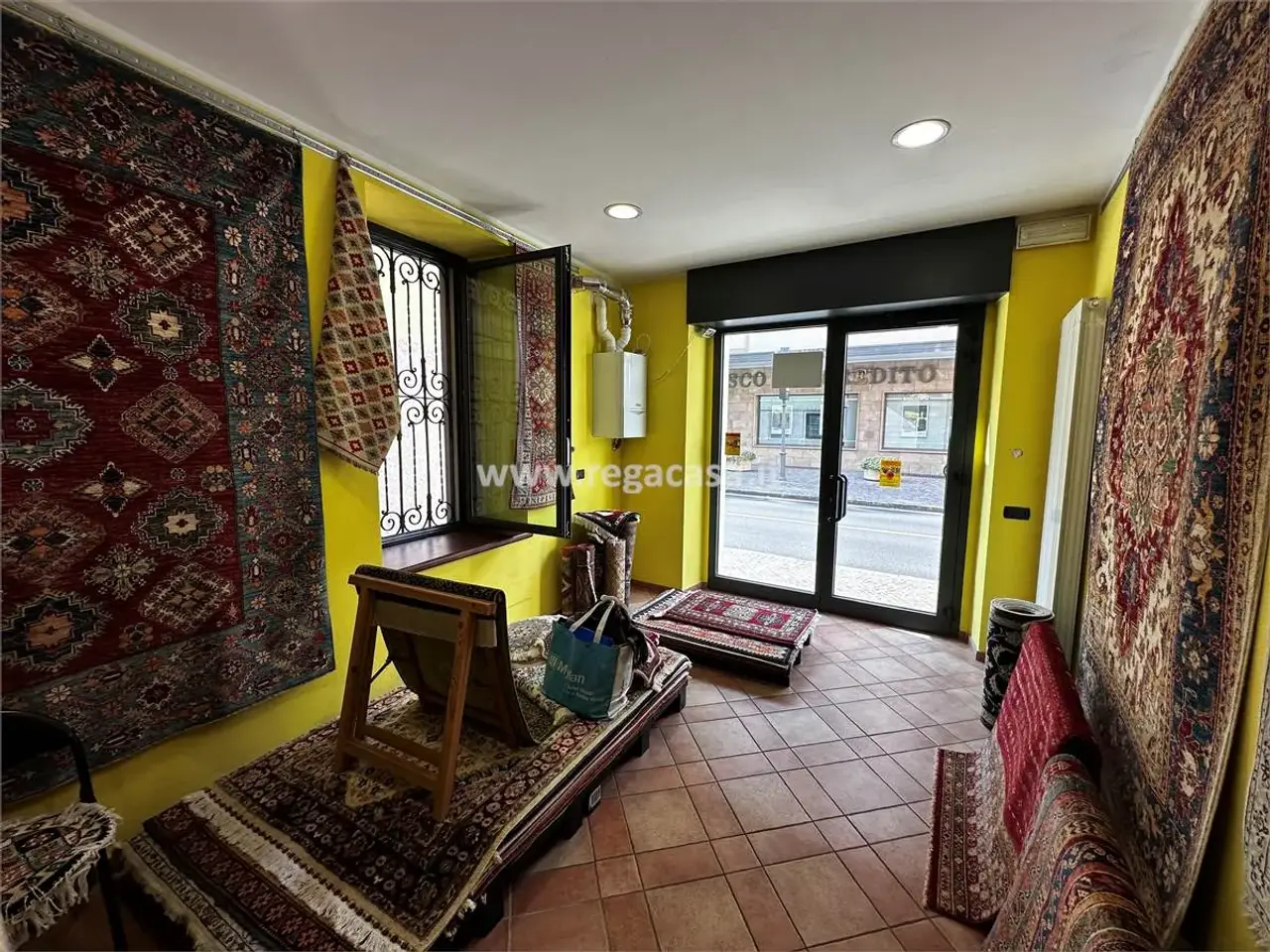 Negozio in Via San Carlo 11, San Pellegrino Terme (Bg), San Pellegrino Terme, {3} - Foto 1