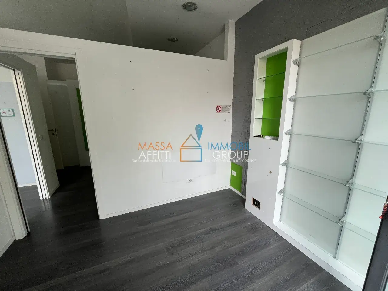 Palazzina commerciale in Via Giovanni Pascoli 40, Massa, {3} - Foto 1