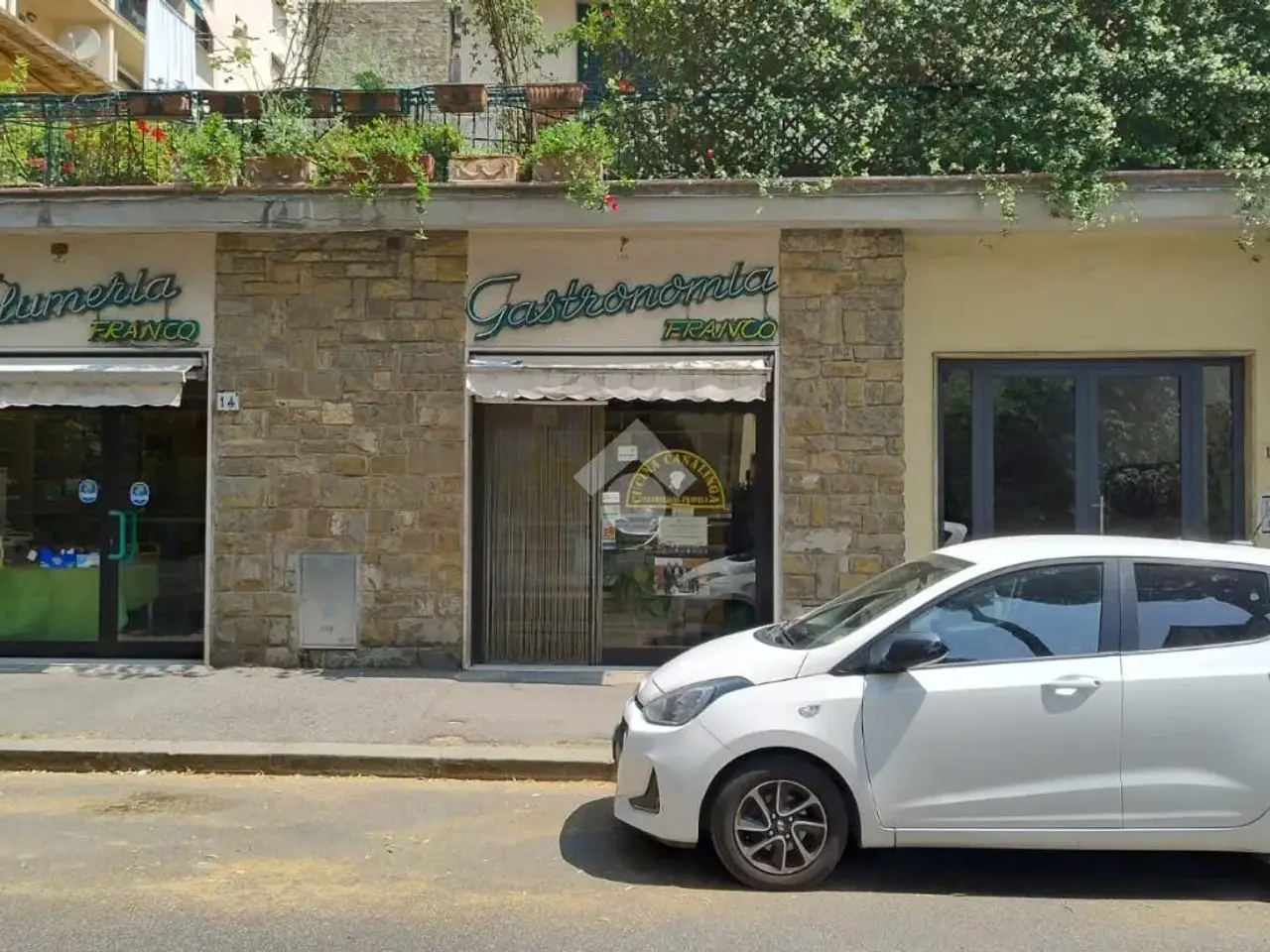 Negozio in Via Fratelli Bronzetti, Firenze, {3} - Foto 1