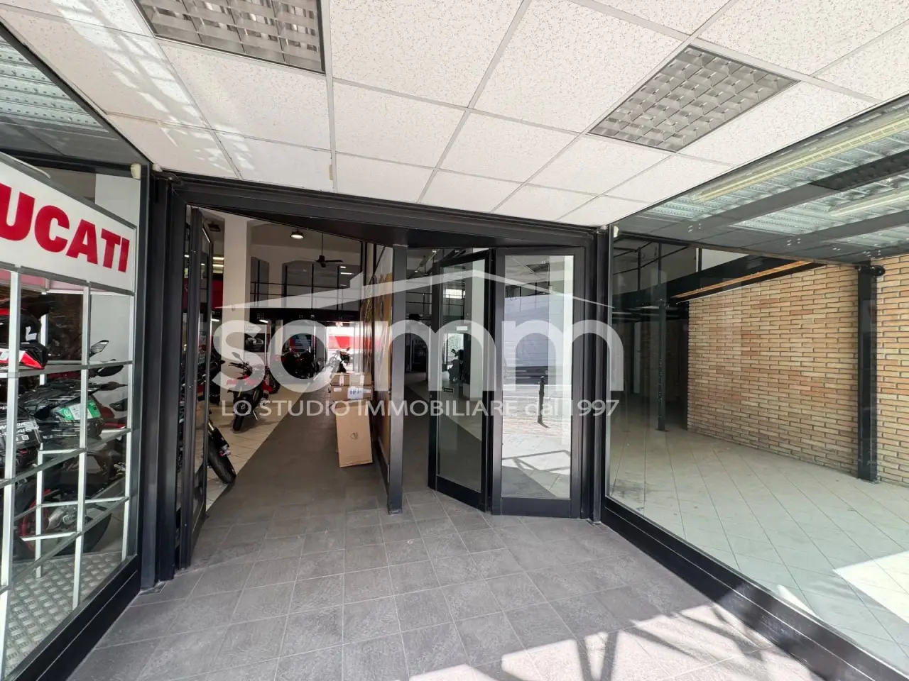 Negozio in Viale Francesco Ciusa 58, Cagliari, {3} - Foto 2