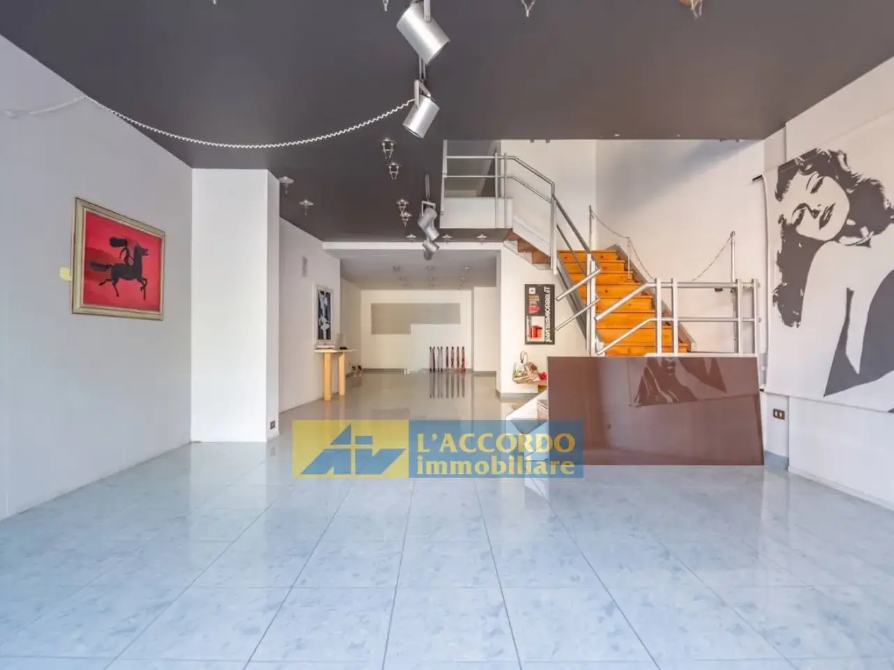 Negozio in Via Asinio Herio 99, Chieti, {3} - Foto 1