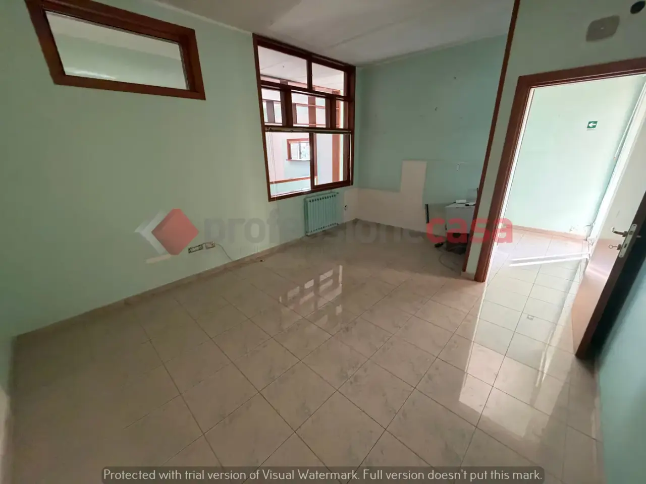 Ufficio in Viale Carlo III  227, San Nicola La Strada, {3} - Foto 2