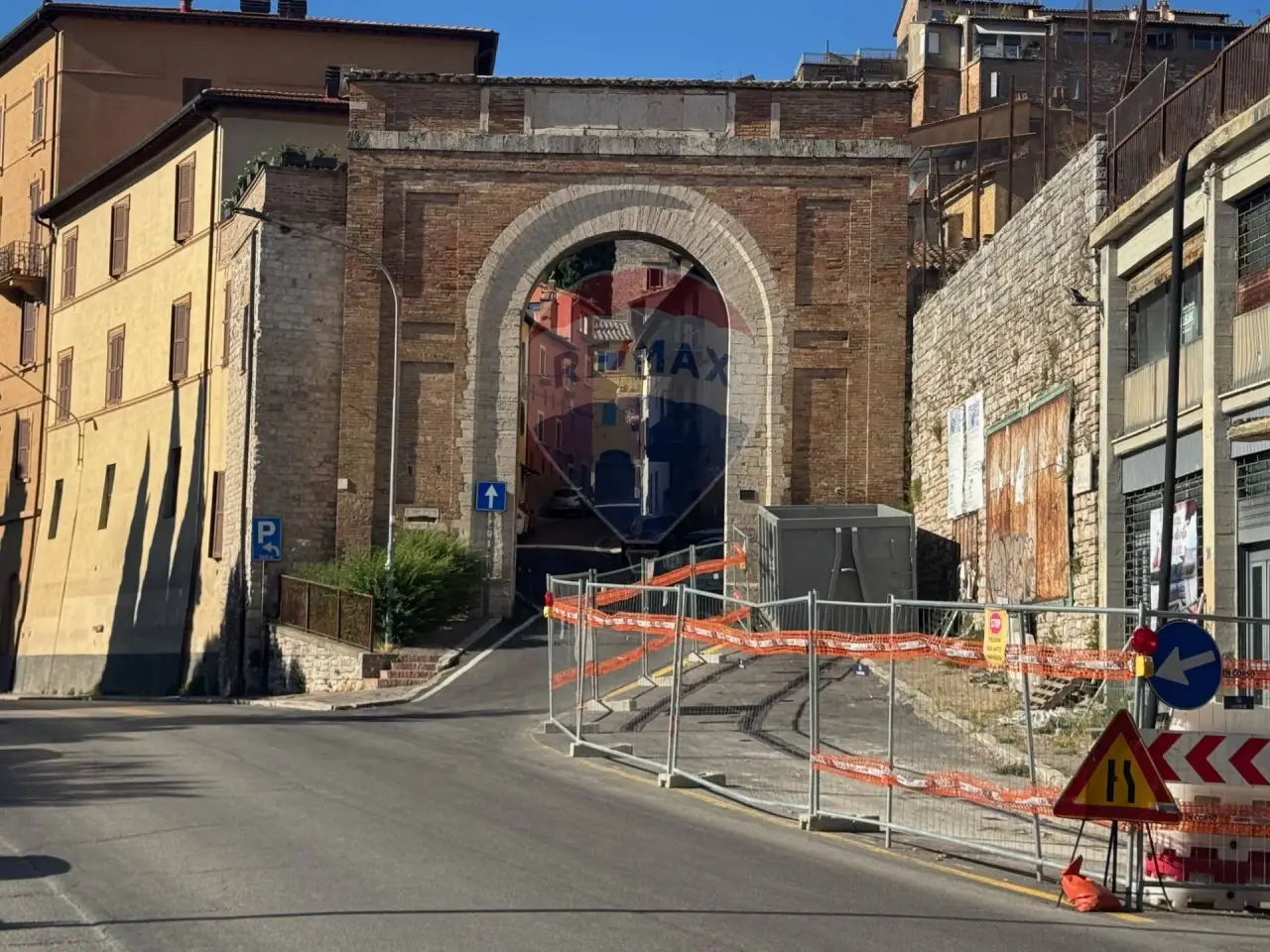 Negozio in Via Florenzo di Lorenzo 2b 2c, Perugia, {3} - Foto 1